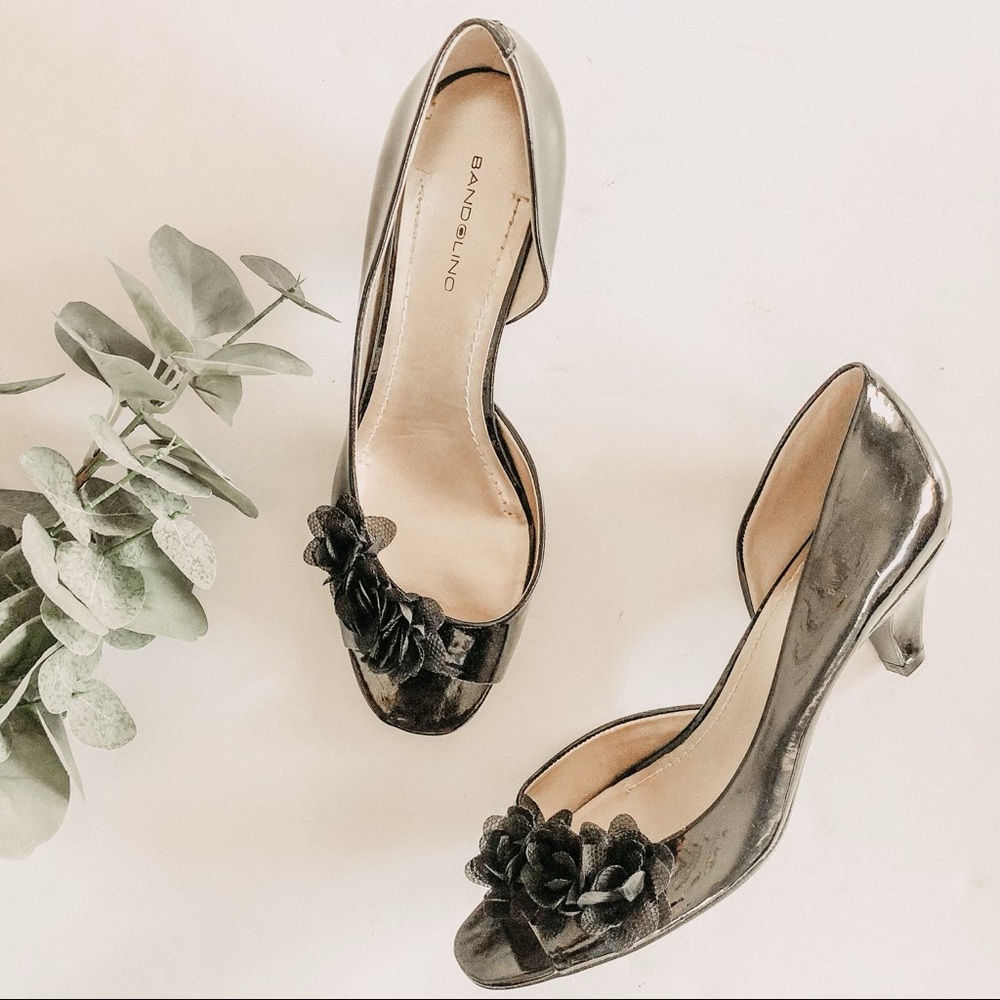 Bandolino Black Patent Leather with Flower Peep Toe Heel. Size 9.5